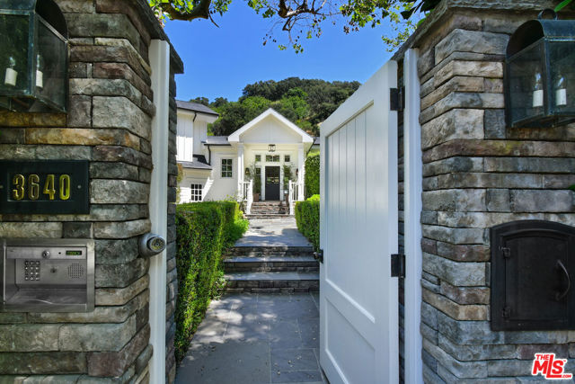 Image 5 of 55 For 3640 Longridge Avenue