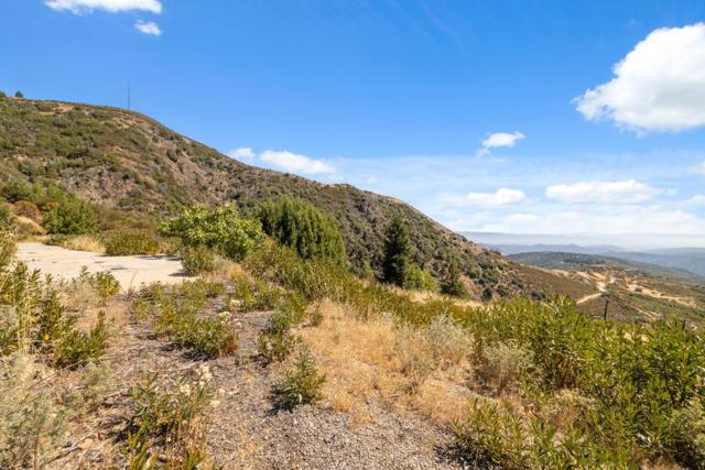 35005 Loma Chiquita Road, Los Gatos CA: https://media.crmls.org/mediaz/0737ee89-2b26-4d23-8319-91c7ca7e610d.jpg