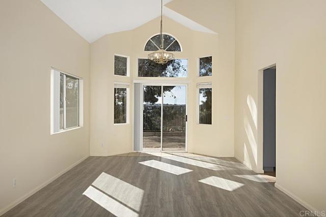 Detail Gallery Image 8 of 39 For 1439 Genoa Drive, Vista,  CA 92081 - 3 Beds | 2/1 Baths