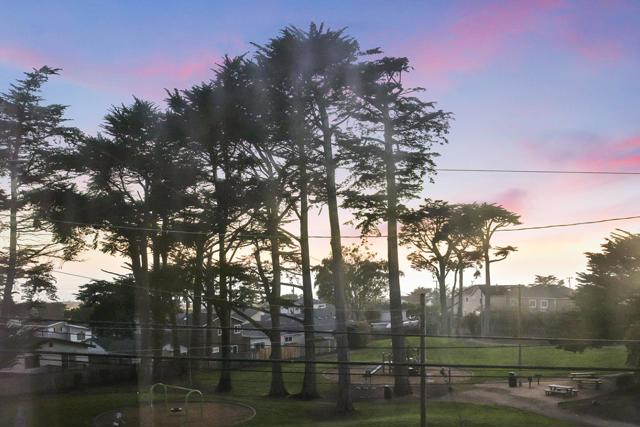 301 Channing Way, Pacifica CA: https://media.crmls.org/mediaz/0738a543-773d-4d08-8f37-5a7f3aefc93d.jpg