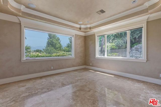 732 Saint Katherine Drive, La Canada Flintridge CA: https://media.crmls.org/mediaz/0738bc22-203e-49d2-a2f6-23be04acbaae.jpg
