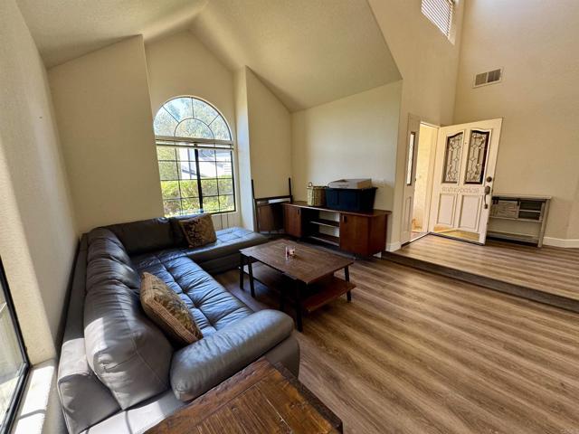 16898 Whispering Oaks Lane, Ramona CA: https://media.crmls.org/mediaz/0738cf28-6776-4bc9-9994-185bea8b6adb.jpg