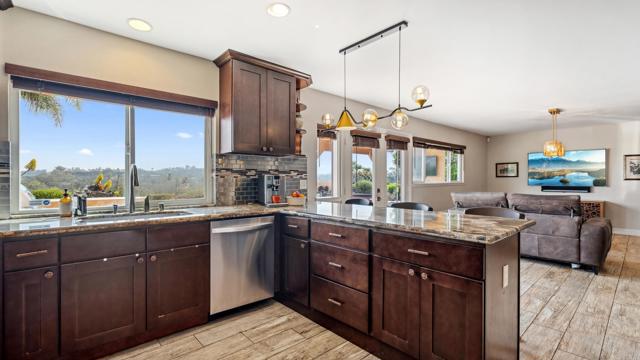 736 San Mario Drive, Solana Beach CA: https://media.crmls.org/mediaz/07394c97-ea2a-46e5-b0d8-49f5611af8aa.jpg