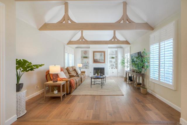 Detail Gallery Image 5 of 40 For 1234 Lupine Hills Dr, Vista,  CA 92081 - 4 Beds | 2/1 Baths