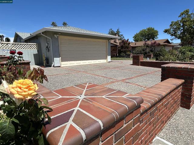 26 Leeward Way, Pittsburg CA: https://media.crmls.org/mediaz/073b0f2e-b013-408f-aae7-af2d34f17059.jpg