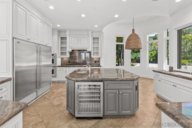 6906 Royal Birkdale Pl, Rancho Santa Fe CA: https://media.crmls.org/mediaz/073b3a26-21bd-4ace-b72c-190023e1ec1f.jpg