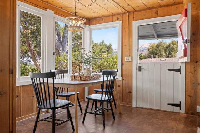 18 Upper Circle, Carmel Valley CA: https://media.crmls.org/mediaz/073b4ace-aa8a-49f4-b56c-def66bd4b6d6.jpg