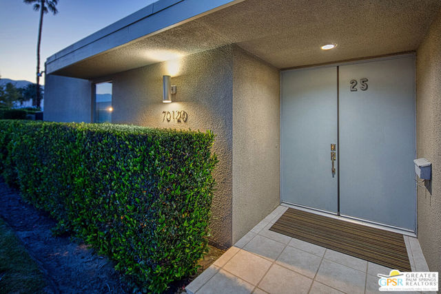 70120 Frank Sinatra Drive, Rancho Mirage CA: https://media.crmls.org/mediaz/073b6c71-1982-4c75-affa-4d1a91588df7.jpg