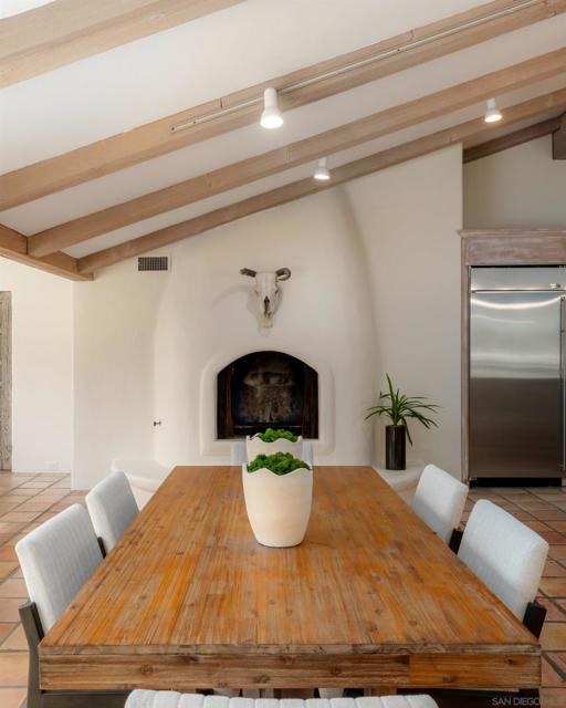 17716 Via De Fortuna, Rancho Santa Fe CA: https://media.crmls.org/mediaz/073c1eee-caf8-4656-89ed-0c68f9ae0787.jpg