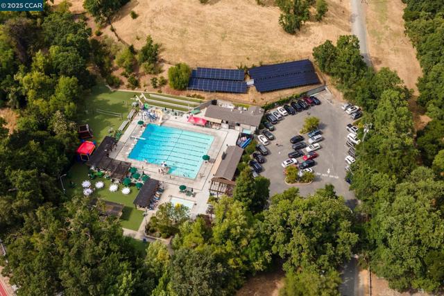 3402 Goyak Dr, Lafayette CA: https://media.crmls.org/mediaz/073c20b7-f993-4517-b929-0f270c764462.jpg