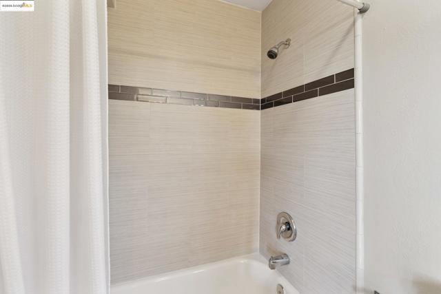 5920 Ascot Dr, Oakland CA: https://media.crmls.org/mediaz/073cb8a1-0d0f-4adc-adb4-8d6f6dfb24ff.jpg