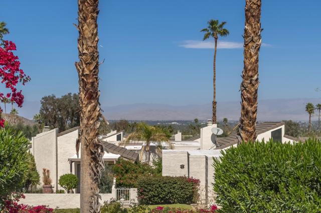 72750 Citrus Court, Palm Desert CA: https://media.crmls.org/mediaz/073d03d7-3e71-483d-af23-f4903752e060.jpg