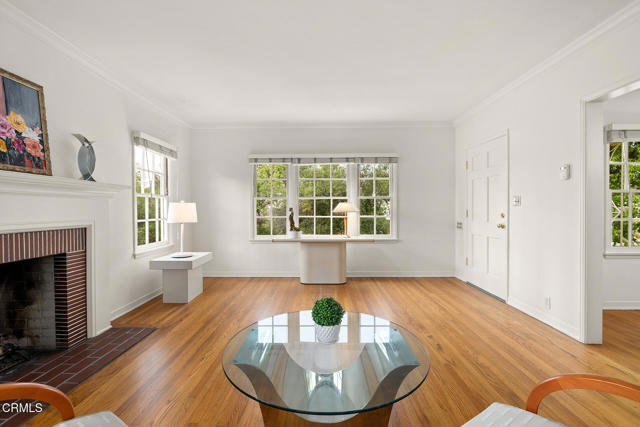 1750 E Villa Street, Pasadena CA: https://media.crmls.org/mediaz/073d6368-92d8-43d7-821c-e28b6cf3a824.jpg