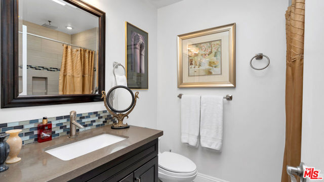1434 Greenfield Avenue, Los Angeles CA: https://media.crmls.org/mediaz/073d64fb-feff-4e78-aa37-35bbcedb487c.jpg