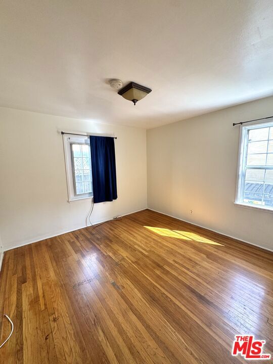 11928 Magnolia Boulevard, Valley Village CA: https://media.crmls.org/mediaz/073d8f52-eeb6-4a9e-adc9-17ab616d1e85.jpg