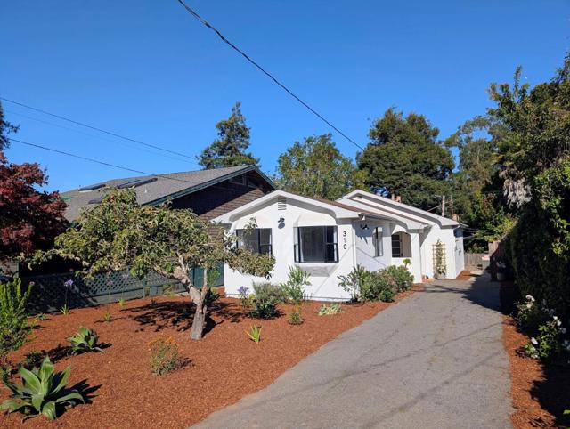 319 McCormick Avenue, Capitola CA: https://media.crmls.org/mediaz/073e3f80-d1aa-4767-9dc2-2bcfb5b29c65.jpg