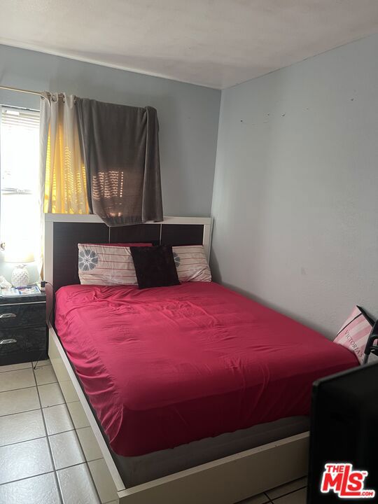 8111 S Main Street, Los Angeles CA: https://media.crmls.org/mediaz/073ecda1-3866-4b38-bb72-a6c469abee09.jpg