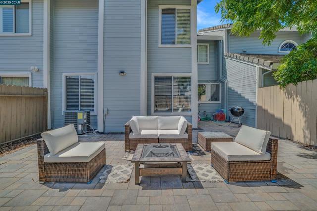 107 Pelican Loop, Pittsburg CA: https://media.crmls.org/mediaz/073f8235-908c-4bef-81a1-83d5583af0b0.jpg