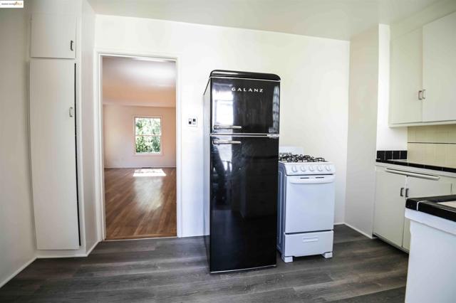 2218 Parker St, Berkeley CA: https://media.crmls.org/mediaz/073f8981-a97f-4cfc-9f41-776343f8373c.jpg
