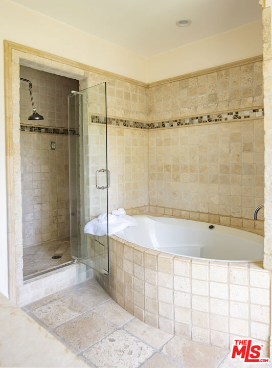 2241 Betty Lane, Beverly Hills CA: https://media.crmls.org/mediaz/07401a42-e316-4dcd-ae3b-5fd04812dc23.jpg