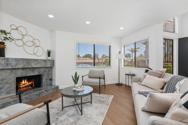 2512 Santa Ana Ave, Costa Mesa CA: https://media.crmls.org/mediaz/074078da-a63c-4c78-aeea-9acb3b63e6a6.jpg