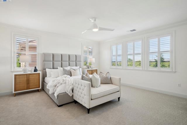 2307 Vineyard Heights Ln, Pleasanton CA: https://media.crmls.org/mediaz/07407d83-d623-48da-b445-7a075f0eb98d.jpg