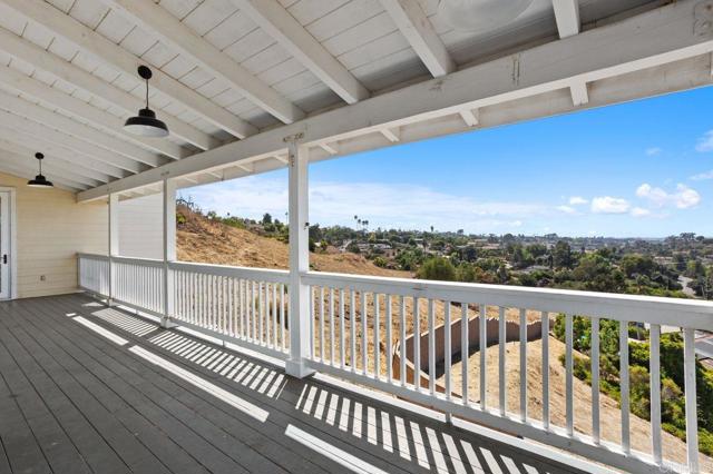1101 York Dr., Vista CA: https://media.crmls.org/mediaz/07409bdf-c83b-4e69-9ae7-077fb8c1f579.jpg