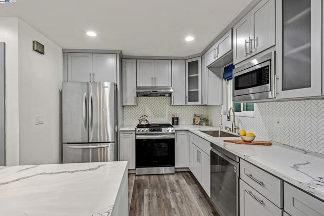 141 Peony Ct, Fremont CA: https://media.crmls.org/mediaz/0740af33-4e8f-4882-97a3-d2003b0e0f03.jpg