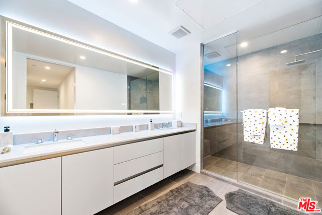 728 N Sweetzer Avenue, West Hollywood CA: https://media.crmls.org/mediaz/074121da-b79d-40c2-9ff7-4c50032ced97.jpg