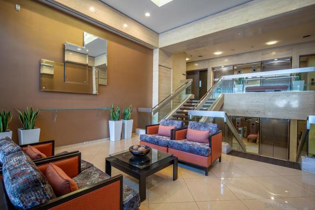 1830 Avenida Del Mundo, Coronado CA: https://media.crmls.org/mediaz/07419cb3-65a8-416d-8238-3e78cd524737.jpg