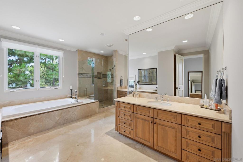 https://media.crmls.org/mediaz/0741c8af-76da-44e2-83c7-d4d46287956b.jpg?preset=X-Large