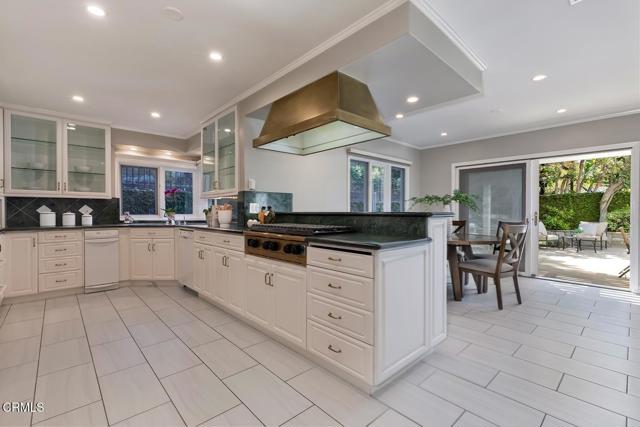 423 Lakeview Road, Pasadena CA: https://media.crmls.org/mediaz/07423ec6-6880-473f-ad13-932796918649.jpg