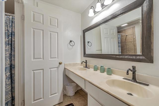 Image 42 of 55 For 370 Appian Way
