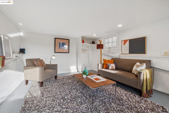 608 Colusa Ave, Berkeley CA: https://media.crmls.org/mediaz/0742c858-16b8-4d86-9d8e-731073ee6e83.jpg