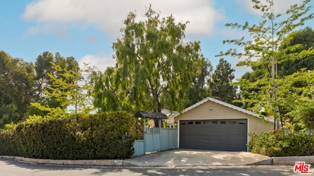 17951 Tramonto Drive, Pacific Palisades, California 90272, 3 Bedrooms Bedrooms, ,2 BathroomsBathrooms,Single Family Residence,For Sale,Tramonto,24405745