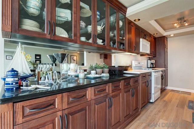 1720 Avenida Del Mundo, Coronado CA: https://media.crmls.org/mediaz/07435955-4667-48de-ae20-2de823481fb5.jpg