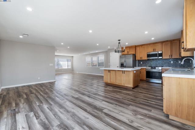 4643 sloan, Fremont CA: https://media.crmls.org/mediaz/07439e03-b4a7-4d16-bfc8-7cf51449cb7d.jpg