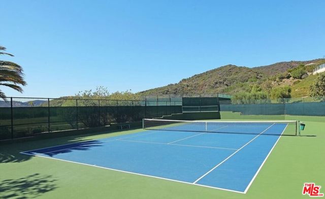 16864 Calle Bellevista, Pacific Palisades CA: https://media.crmls.org/mediaz/0743b846-67d3-47b9-9343-9a3df802992f.jpg