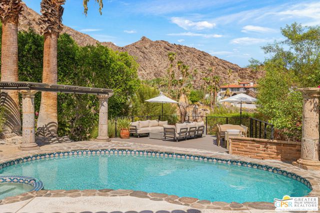 370 W Crestview Drive, Palm Springs, CA 92264