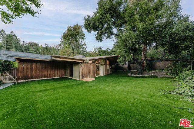 630 Hightree Road, Santa Monica CA: https://media.crmls.org/mediaz/07445747-4de1-4b8c-9402-7cd06c18b220.jpg