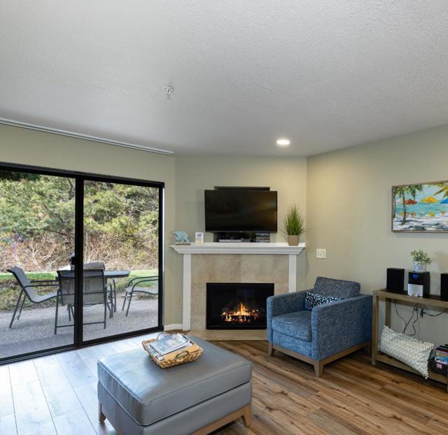 22 Seascape Resort Drive, Aptos CA: https://media.crmls.org/mediaz/074547ad-b2d5-47e5-b567-7db10d6a1879.jpg