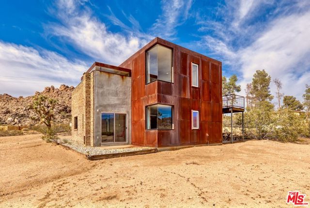 63131 Rocking Chair Road, Joshua Tree CA: https://media.crmls.org/mediaz/0745a1eb-1926-43cb-83c9-ce8143c2fd3e.jpg