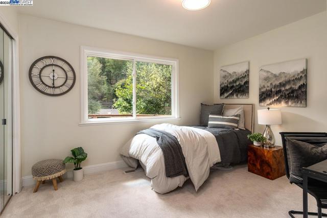 10 Easton Ct, Orinda CA: https://media.crmls.org/mediaz/074604ca-8780-4cbc-9091-72cc00af01b7.jpg