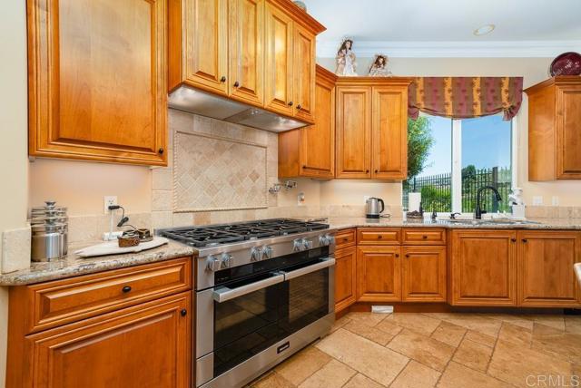 14106 Summit Crest, Escondido CA: https://media.crmls.org/mediaz/07465d05-8265-4939-b1b2-e870b7322bc0.jpg