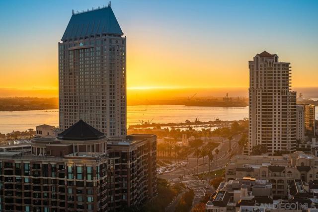 645 Front Street, San Diego CA: https://media.crmls.org/mediaz/0746769b-de36-455e-880b-49d0686968a5.jpg