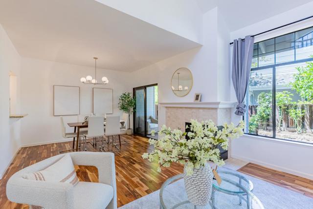 425 Mountain Laurel Court, Mountain View CA: https://media.crmls.org/mediaz/07467ae4-cf69-41ef-af39-e3b0922e8f5d.jpg
