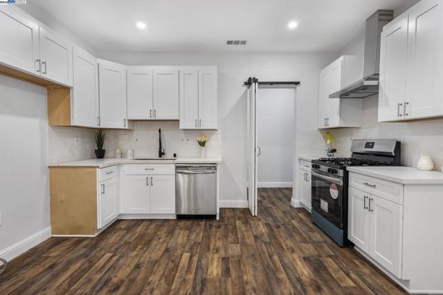 4189 Ogden Dr, Fremont CA: https://media.crmls.org/mediaz/0746b913-294e-4478-92ab-c91cb300559c.jpg