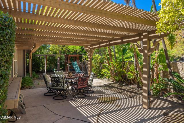 3249 Springbrook Street, Thousand Oaks CA: https://media.crmls.org/mediaz/074750e0-2dbb-40cd-9612-d238ff8d0d6e.jpg