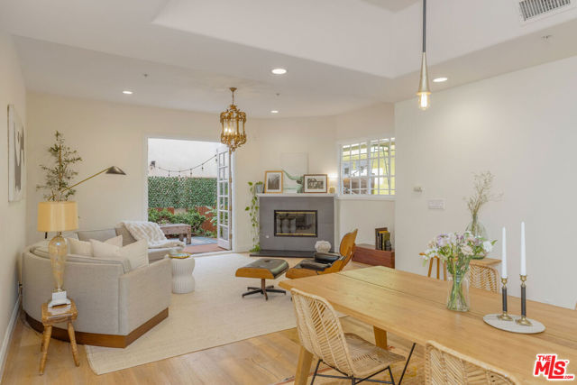 11963 Mayfield Avenue, Los Angeles CA: https://media.crmls.org/mediaz/0747dcec-44bc-420e-99cf-86daab3fe8e4.jpg