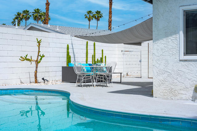 913 Arroyo Vista Drive, Palm Springs, CA 92264